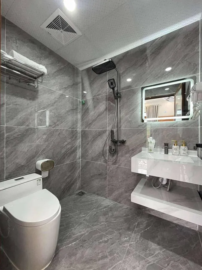 Modern grey bathroom