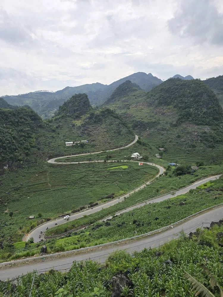 Winding mountain pass