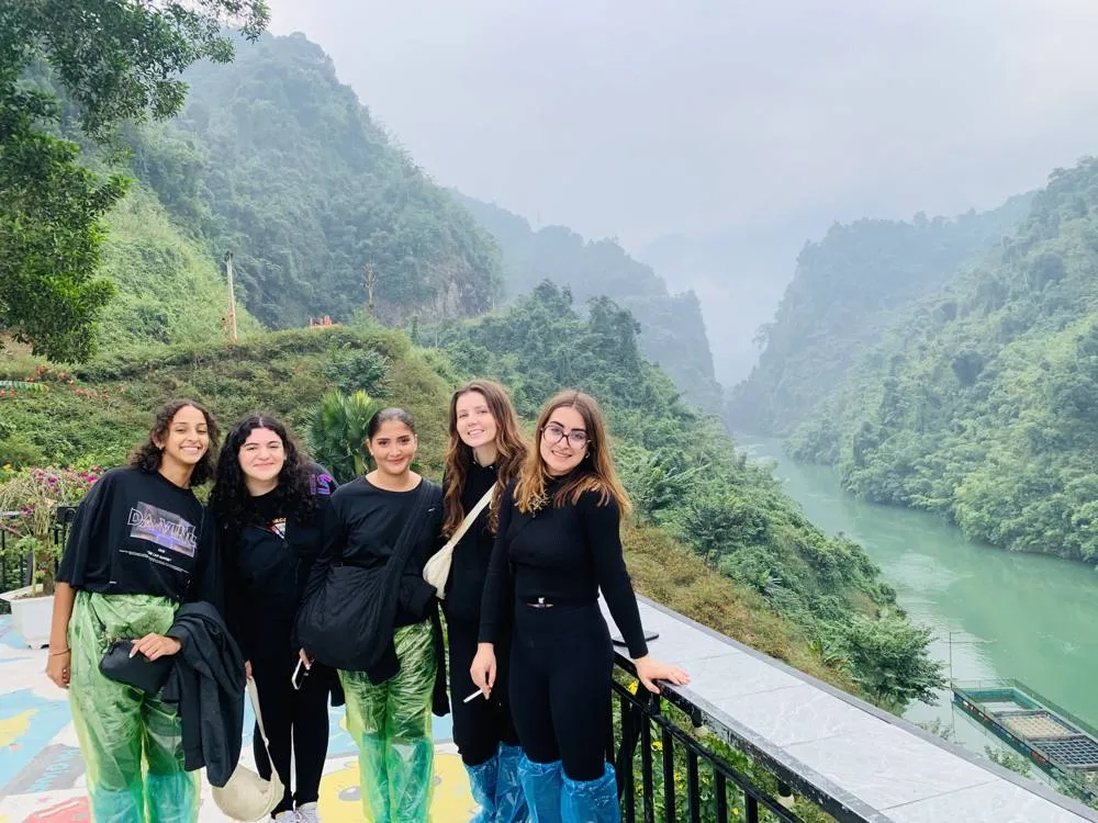 Group above the Nho Que river